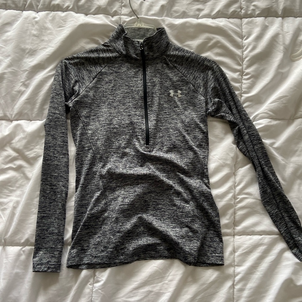 Under armour athletic long sleeve shirt